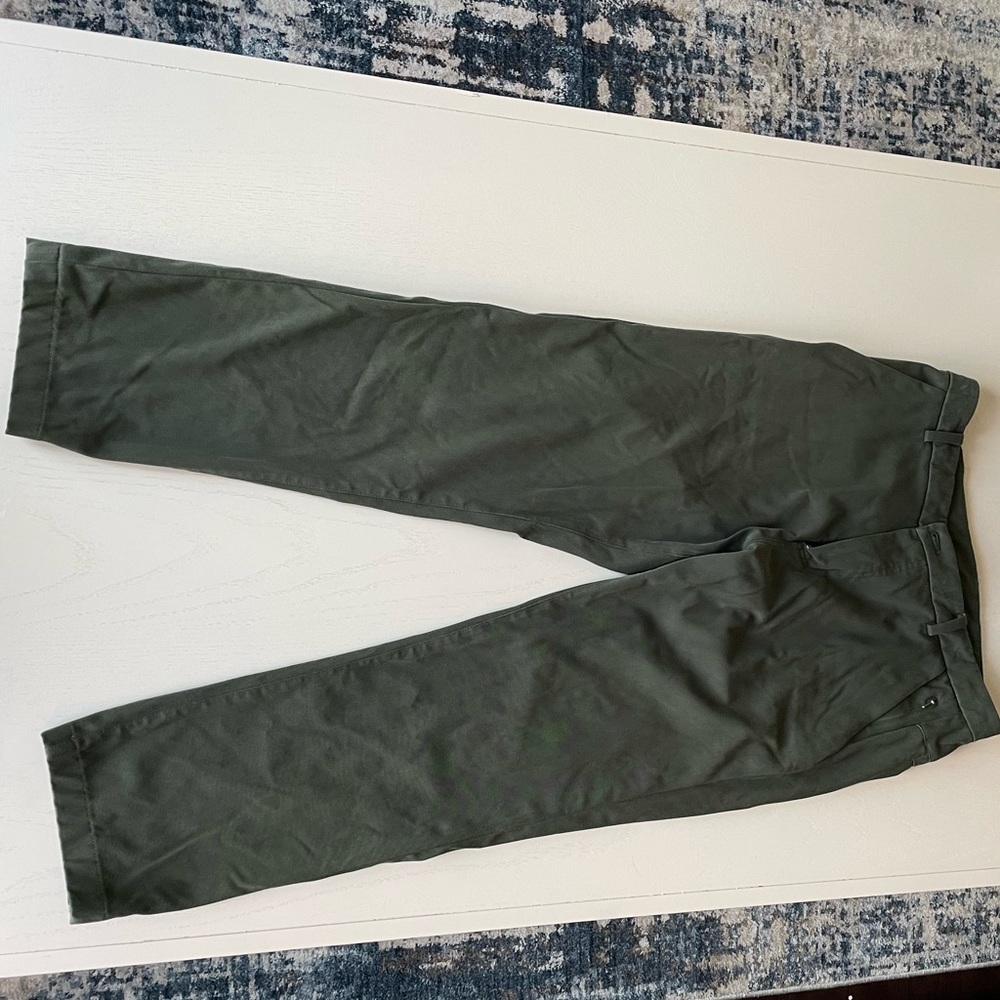 Lululemon dark green pants 34 inch waist and 28” length